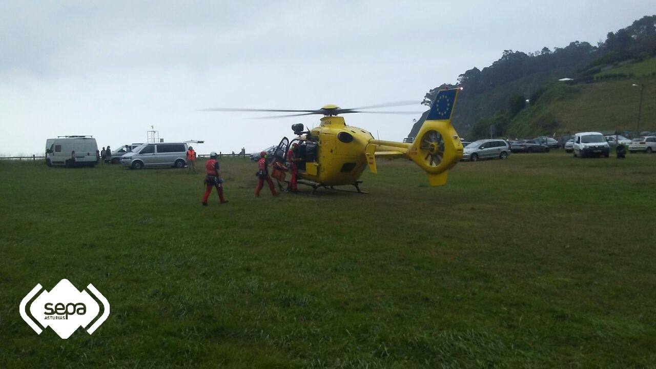 Un parapentista falleció en la tarde de este martes en el entorno de la playa de España, en Villaviciosa.