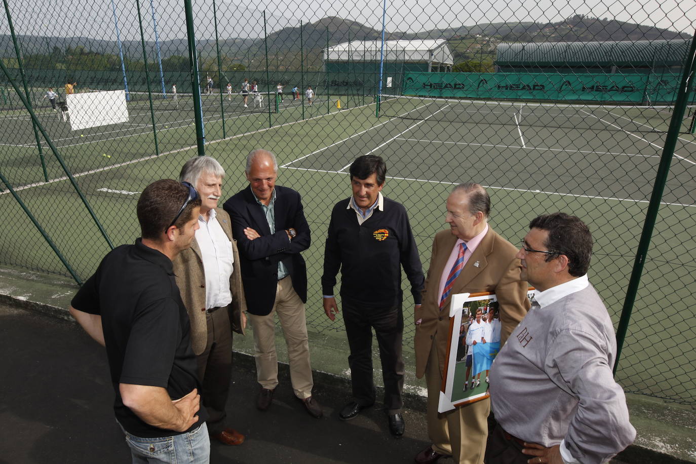 A sus 80 años continuaba al frente de la Federación Asturiana de Tenis. Desde Avilés, donde estuvo al frente del Real Club de Tenis, puso al Principado en el mapa del tenis mundial. 