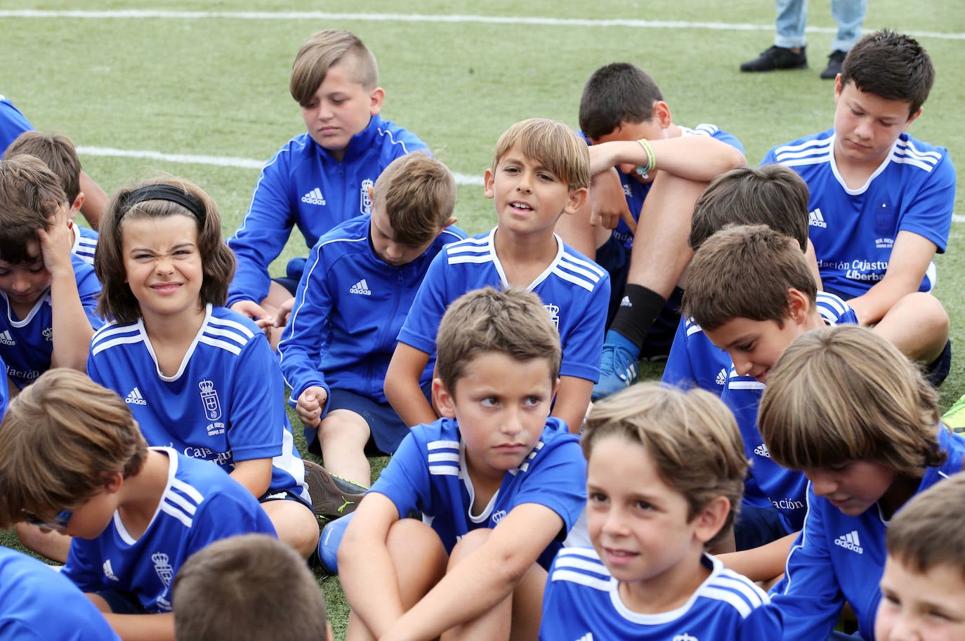 El jugador azul visitó a los niños del Campus del club