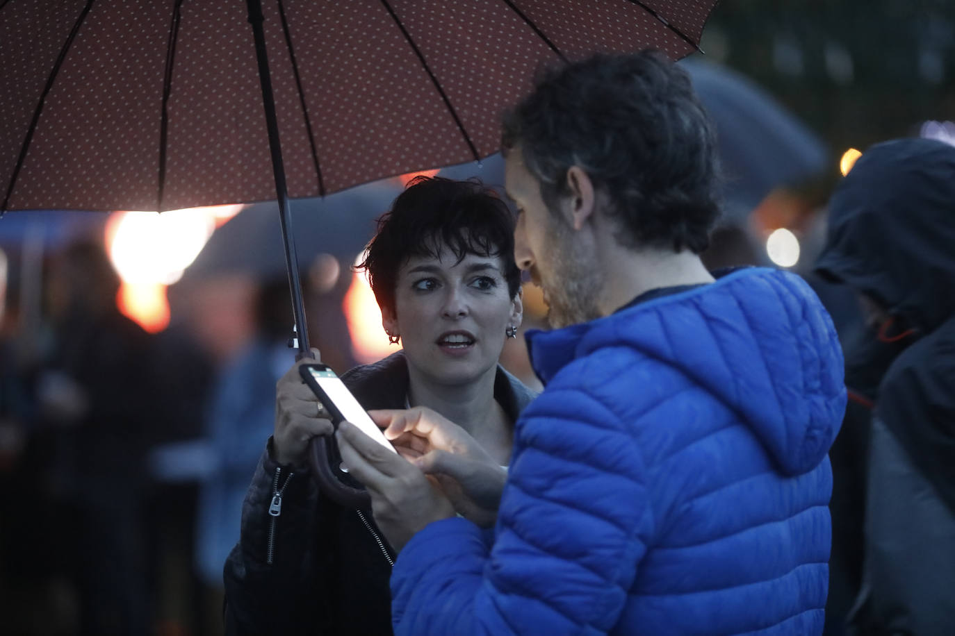 La música le ganó la partida al agua en una nueva jornada de 'Gijón Life'. Quique González subió al escenario tras la actuación de Morgan para revivir los temas más destacados de su carrera