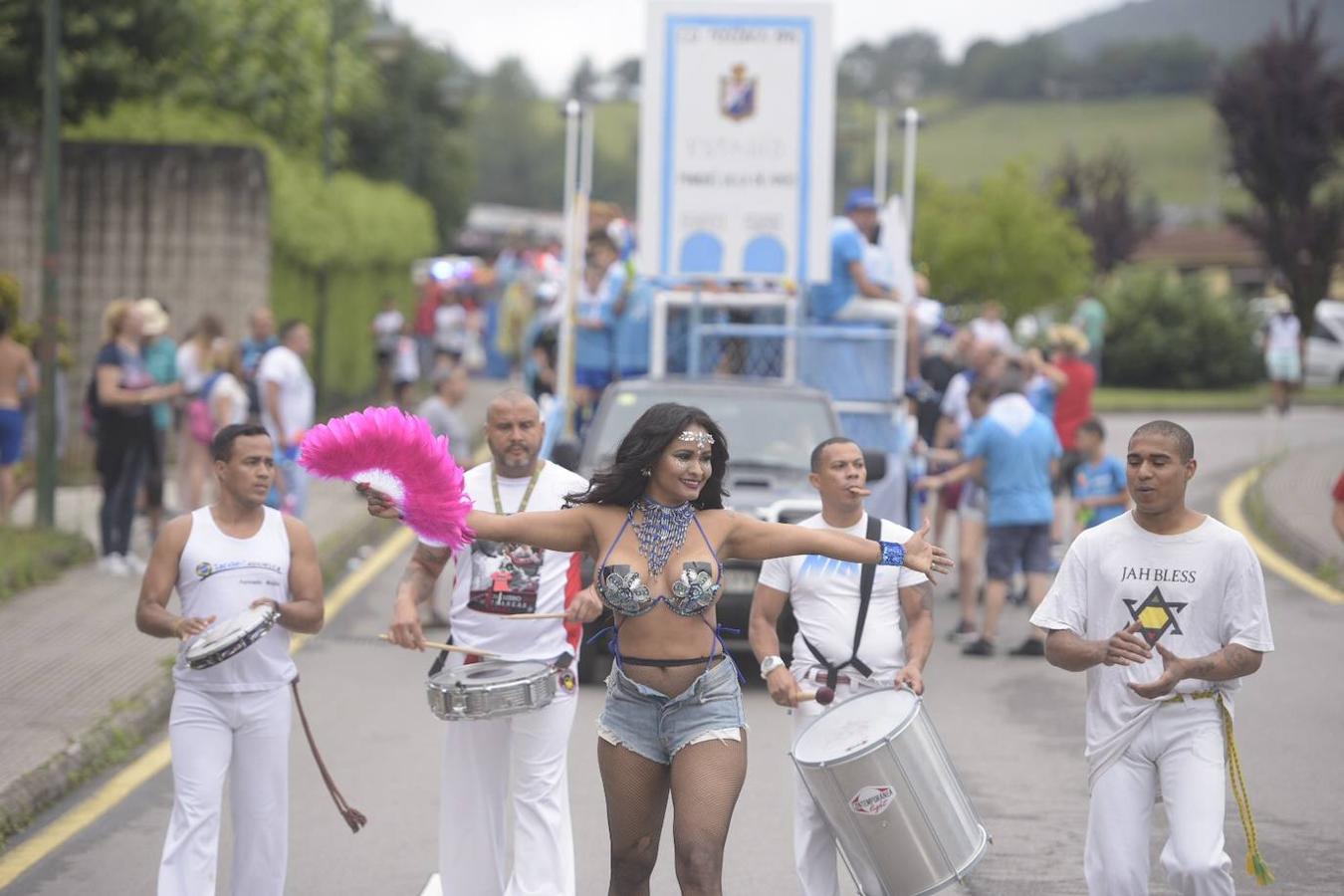 Como cada año, cientos de jóvenes se unen a los festejos de esta santividad que esta edición está amenazada por la lluvia