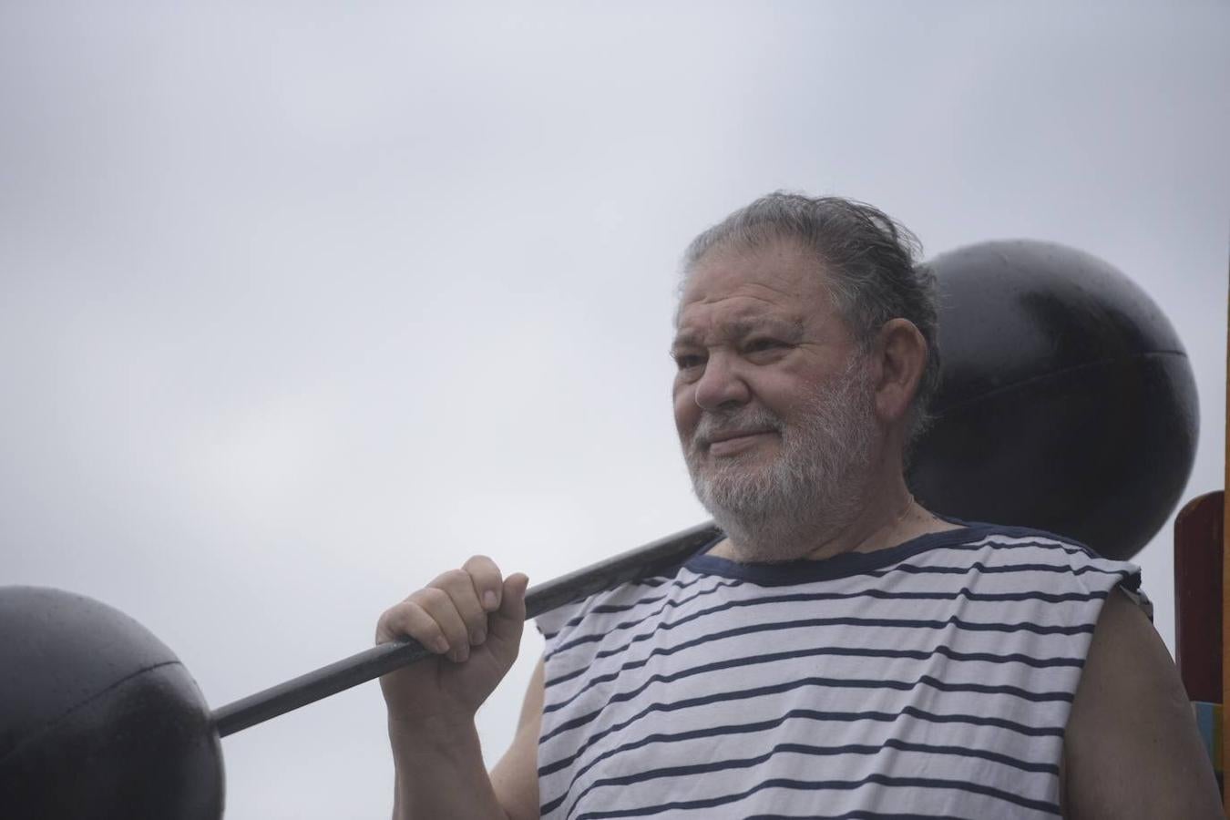 Como cada año, cientos de jóvenes se unen a los festejos de esta santividad que esta edición está amenazada por la lluvia