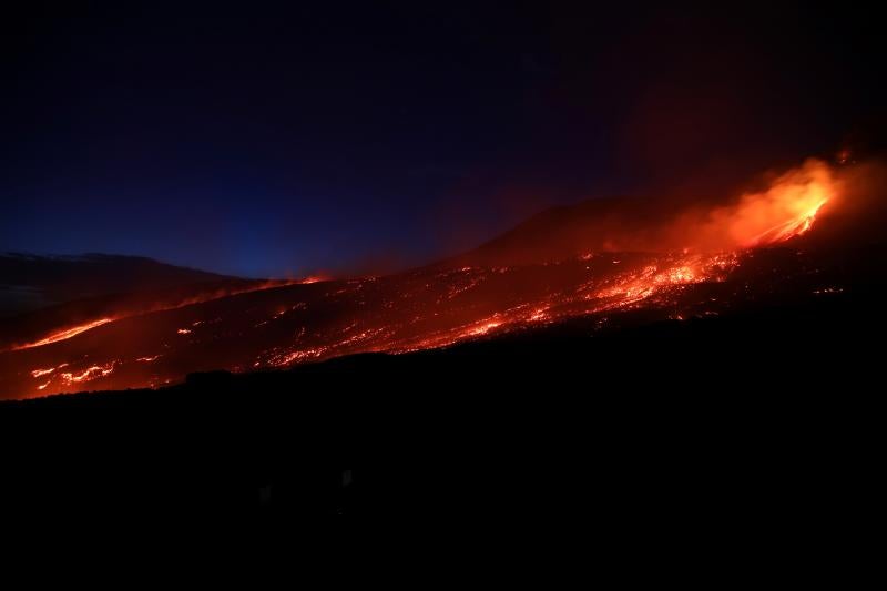 El Etna volvió a entrar en erupción el pasado 20 de julio. Desde entonces, se han producido varias explosiones que han dejado impresionantes imágenes.