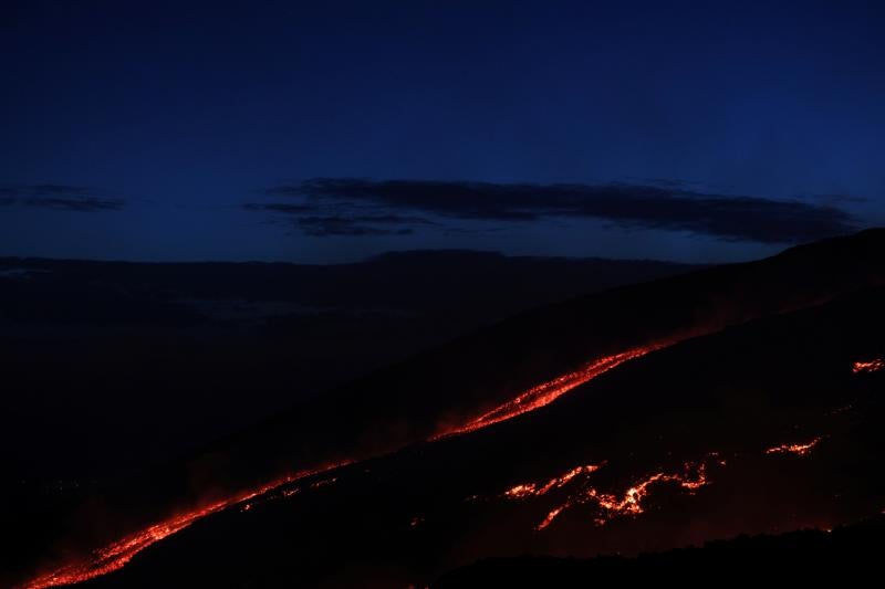 El Etna volvió a entrar en erupción el pasado 20 de julio. Desde entonces, se han producido varias explosiones que han dejado impresionantes imágenes.