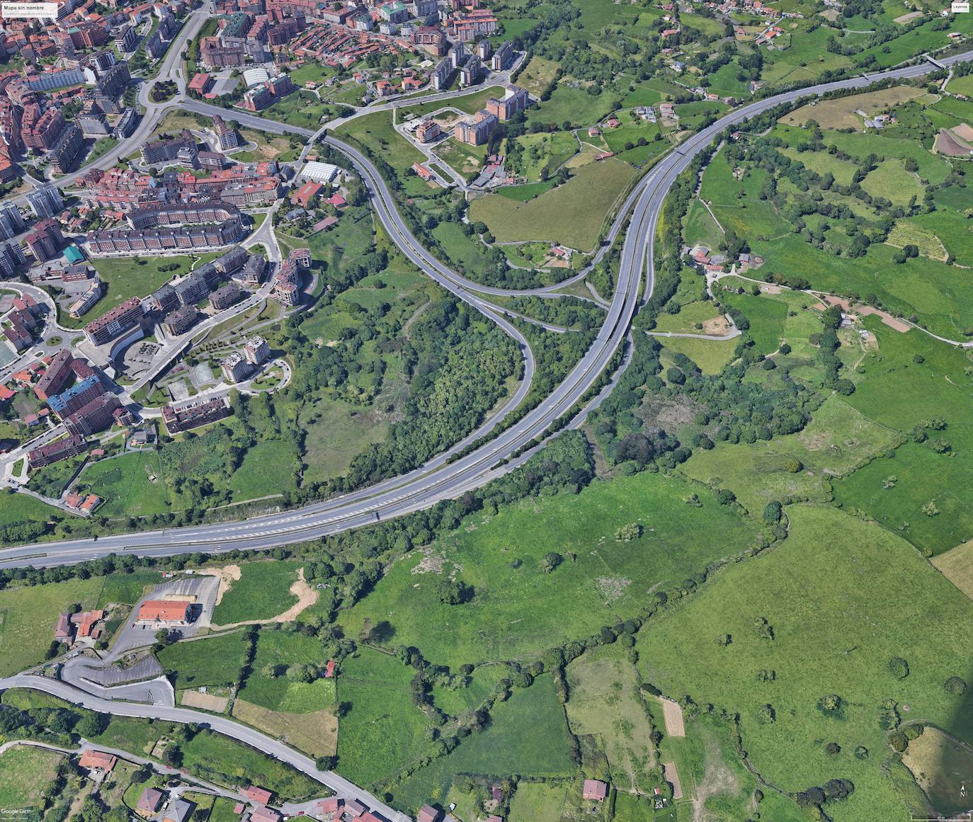 Oviedo. Son 31.398 los vehículos que cada día acceden o salen de Oviedo desde la rotonda de Fozaneldi por dos viales distintos que serán ensanchados.