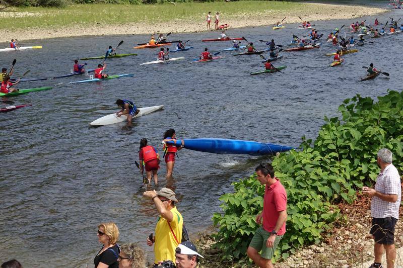 Cientos de niños tomaron parte en el Mini Sella, en el que será un aperitivo de la prueba grande que se celebrará el próximo sábado. 