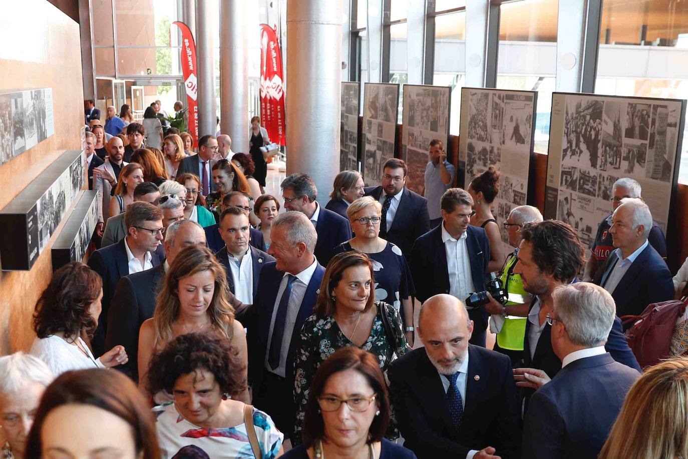 La ministra de Sanidad, Consumo y Bienestar Social, María Luisa Carcedo, ha inaugurado la 63 Feria de Muestras de Asturias, que se celebra en el recinto Luis Adaro de Gijón. Participaron en el acto, además, el presidente del Principado, Adrián Barbón; la alcaldesa de Gijón, Ana González, y el presidente de la Cámara de Comercio de Gijón, Félix Baragaño.