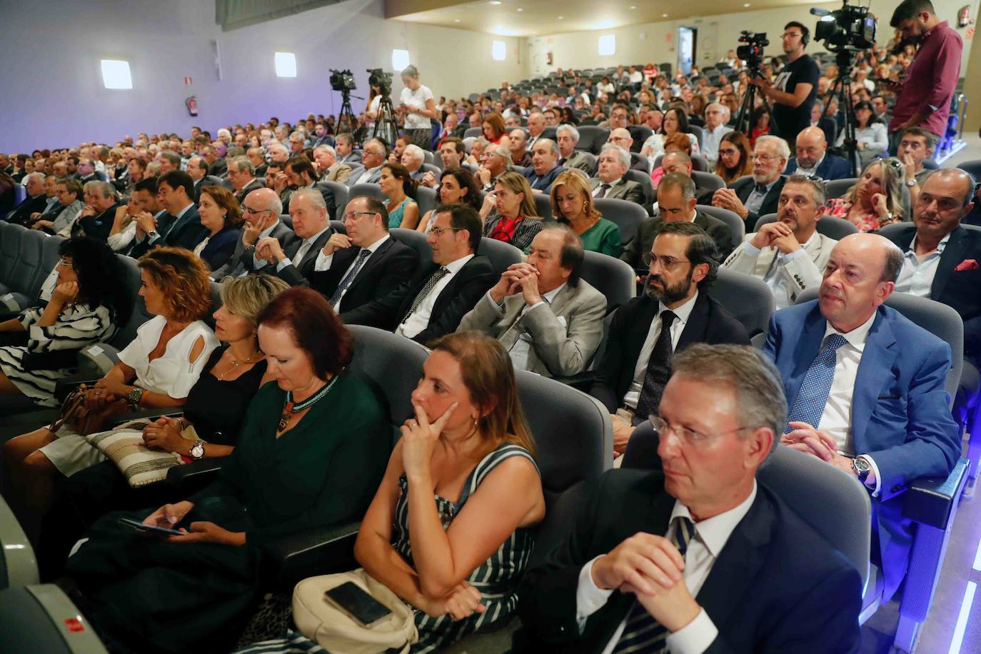 La ministra de Sanidad, Consumo y Bienestar Social, María Luisa Carcedo, ha inaugurado la 63 Feria de Muestras de Asturias, que se celebra en el recinto Luis Adaro de Gijón. Participaron en el acto, además, el presidente del Principado, Adrián Barbón; la alcaldesa de Gijón, Ana González, y el presidente de la Cámara de Comercio de Gijón, Félix Baragaño.