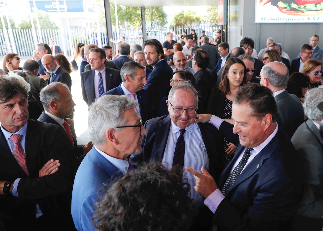 La ministra de Sanidad, Consumo y Bienestar Social, María Luisa Carcedo, ha inaugurado la 63 Feria de Muestras de Asturias, que se celebra en el recinto Luis Adaro de Gijón. Participaron en el acto, además, el presidente del Principado, Adrián Barbón; la alcaldesa de Gijón, Ana González, y el presidente de la Cámara de Comercio de Gijón, Félix Baragaño.