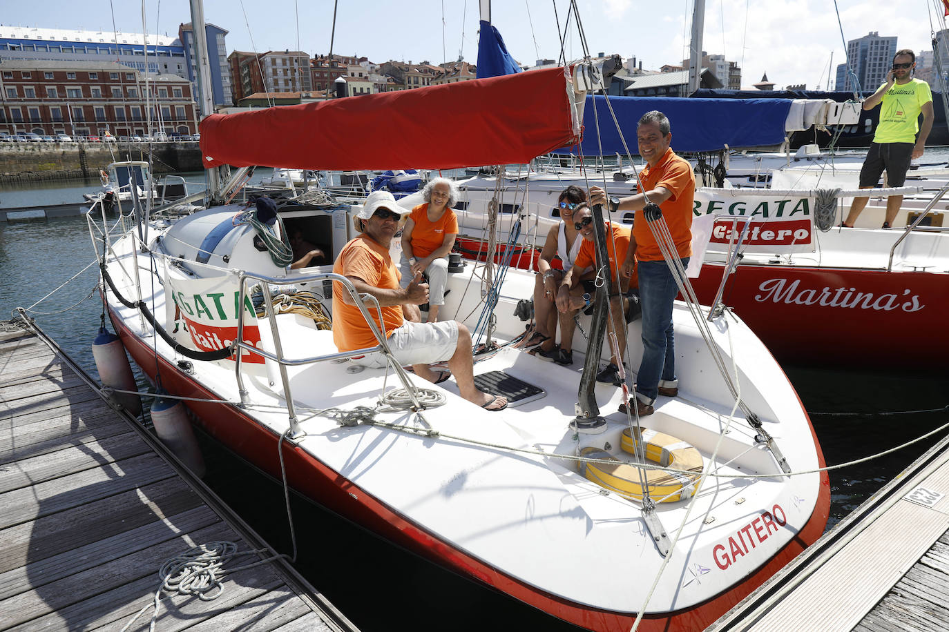 La flota de cruceros tomó a primeras horas de la tarde de este jueves la salida en Santander y puso rumbo al Puerto Deportivo de Gijón, al que llegaron las primeras embarcaciones de madrugada.