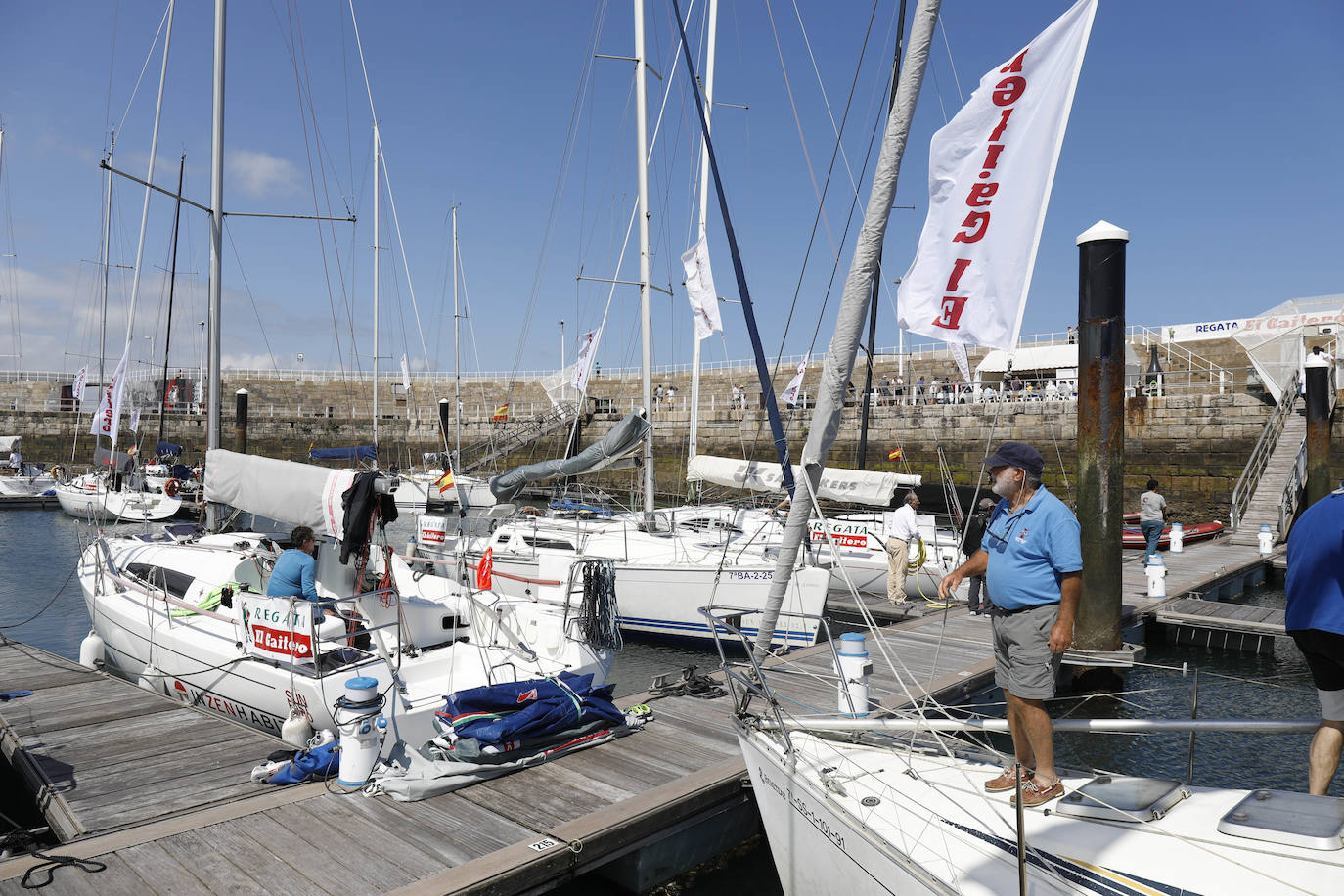 La flota de cruceros tomó a primeras horas de la tarde de este jueves la salida en Santander y puso rumbo al Puerto Deportivo de Gijón, al que llegaron las primeras embarcaciones de madrugada.