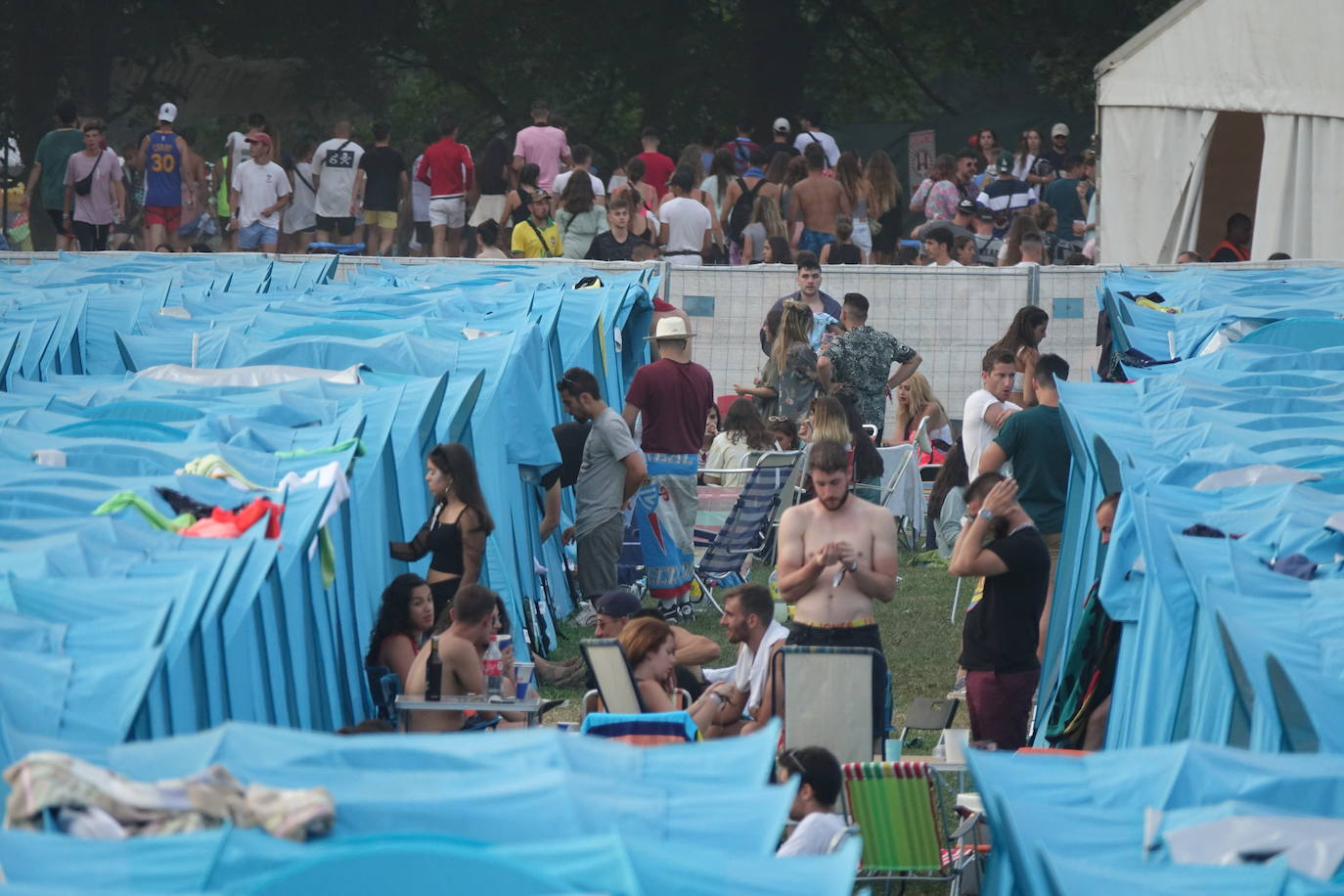Más de 20.000 personas disfrutan del frenético ritmo del Festival Riverland que nace enmarcado en las celebraciones del Descenso del Río Sella. 