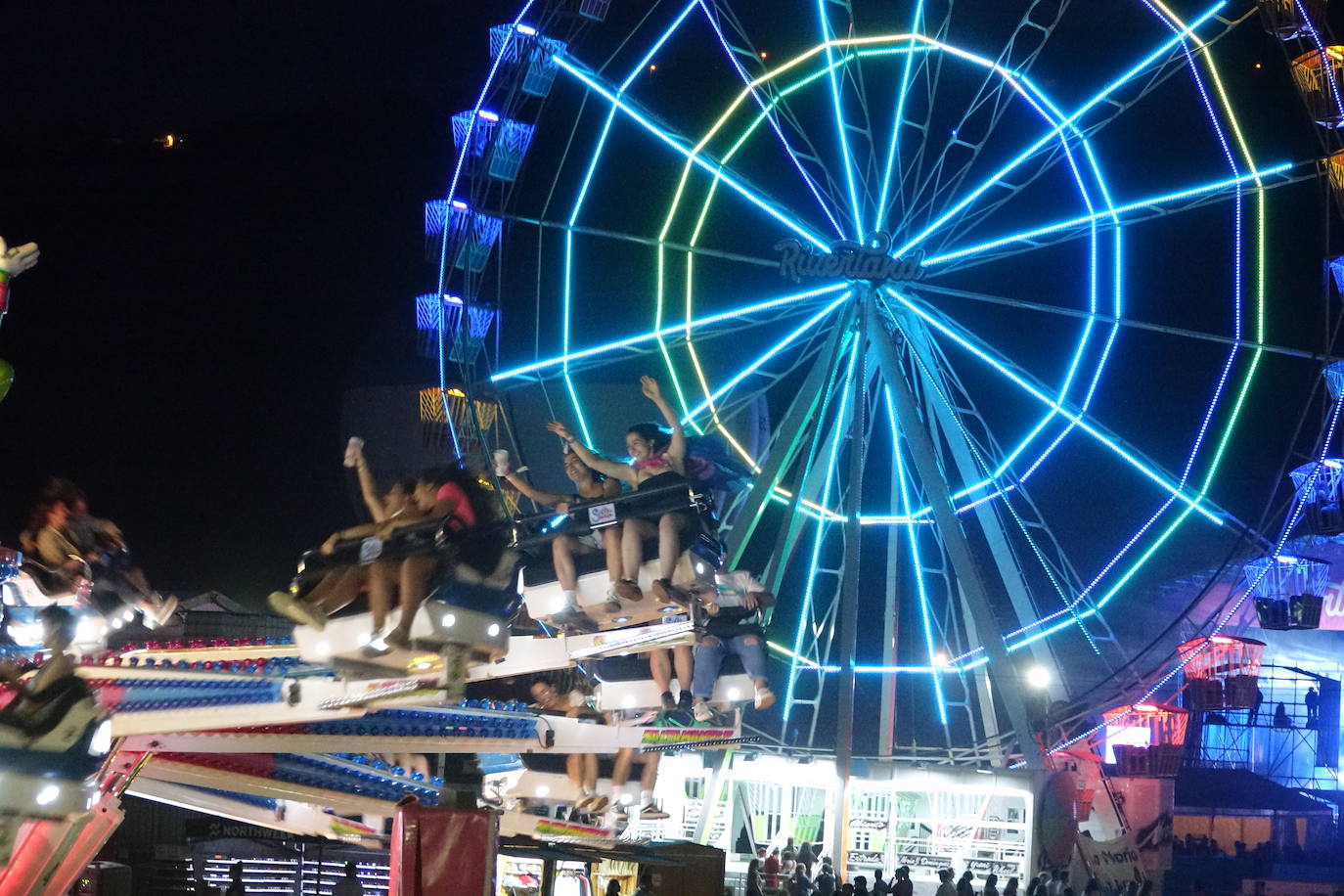 Más de 20.000 personas disfrutan del frenético ritmo del Festival Riverland que nace enmarcado en las celebraciones del Descenso del Río Sella. 