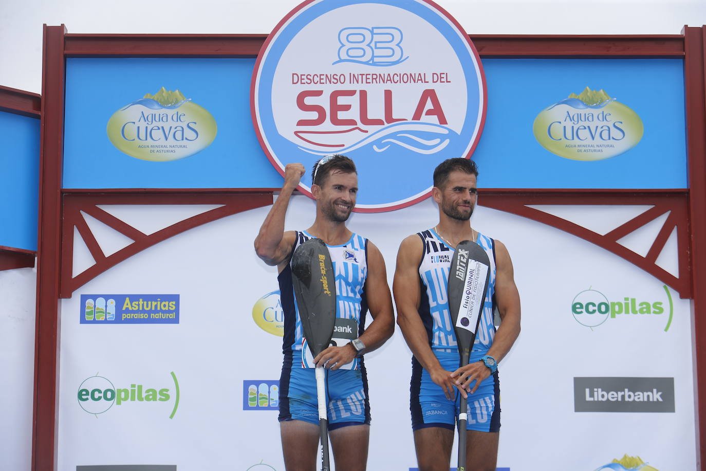 La pareja astur-leonesa vence después de hacer un descenso de menos a más, manteniendo siempre a distancia a Julio Martínez y Llamedo, que lideraron la prueba hasta la llegada a la ría.