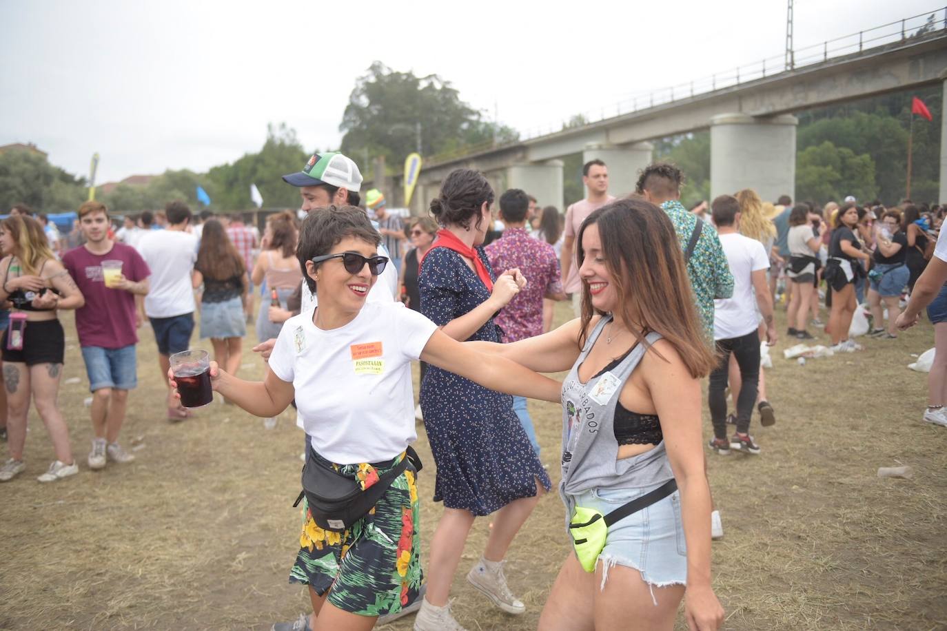 Miles de personas se congregan en el prau Salcéu para participar en la popular fiesta de Pravia