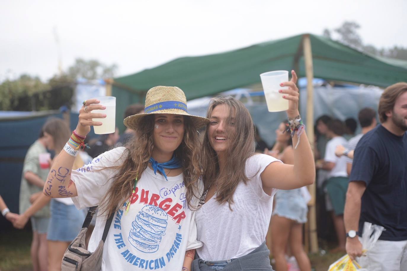 Miles de personas se congregan en el prau Salcéu para participar en la popular fiesta de Pravia