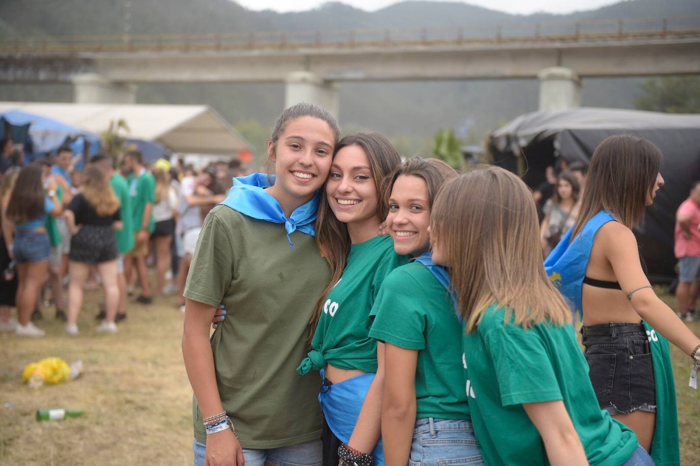 Miles de personas se congregan en el prau Salcéu para participar en la popular fiesta de Pravia