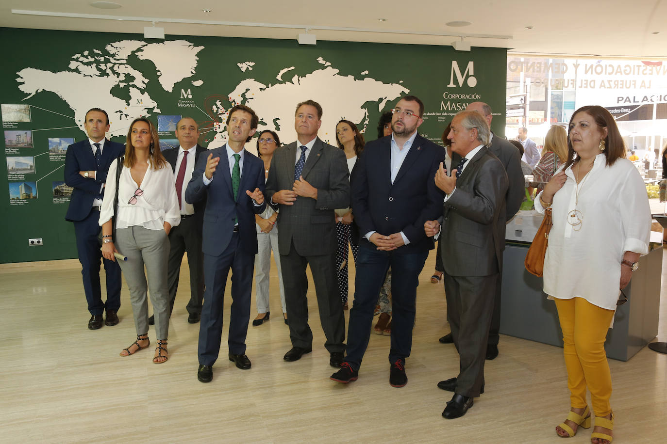 El presidente del Principado, Adrián Barbón, ha visitado la Feria Internacional de Muestras de Asturias que se desarrolla en el ferial Luis Adaro de Gijón. El jefe del Ejecutivo regional ha recorrido distintas exposiciones, entre ellas la de EL COMERCIO, y ha conversado con distintos representantes de la empresa y la sociedad asturianas.