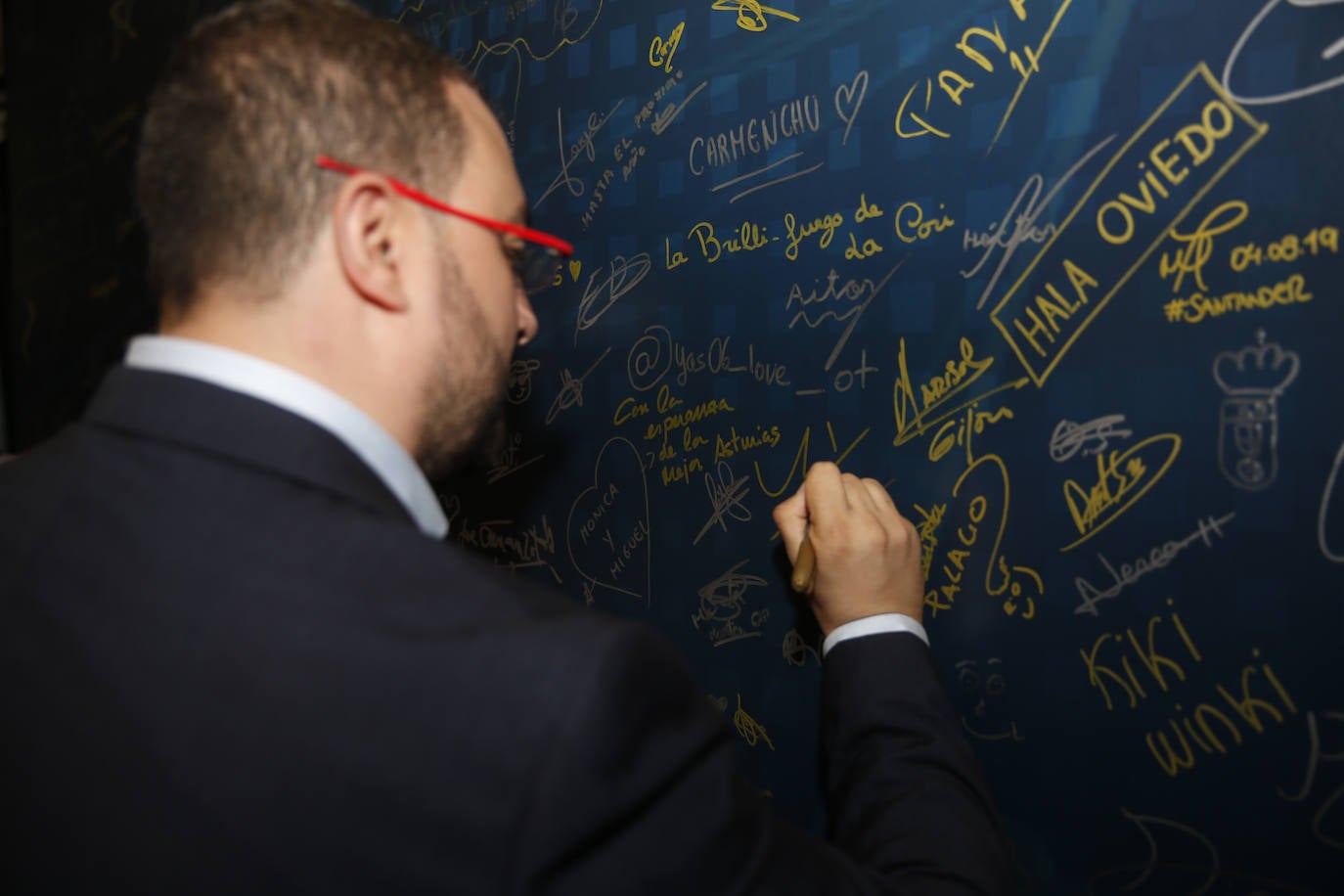 El presidente del Principado, Adrián Barbón, ha visitado la Feria Internacional de Muestras de Asturias que se desarrolla en el ferial Luis Adaro de Gijón. El jefe del Ejecutivo regional ha recorrido distintas exposiciones, entre ellas la de EL COMERCIO, y ha conversado con distintos representantes de la empresa y la sociedad asturianas.
