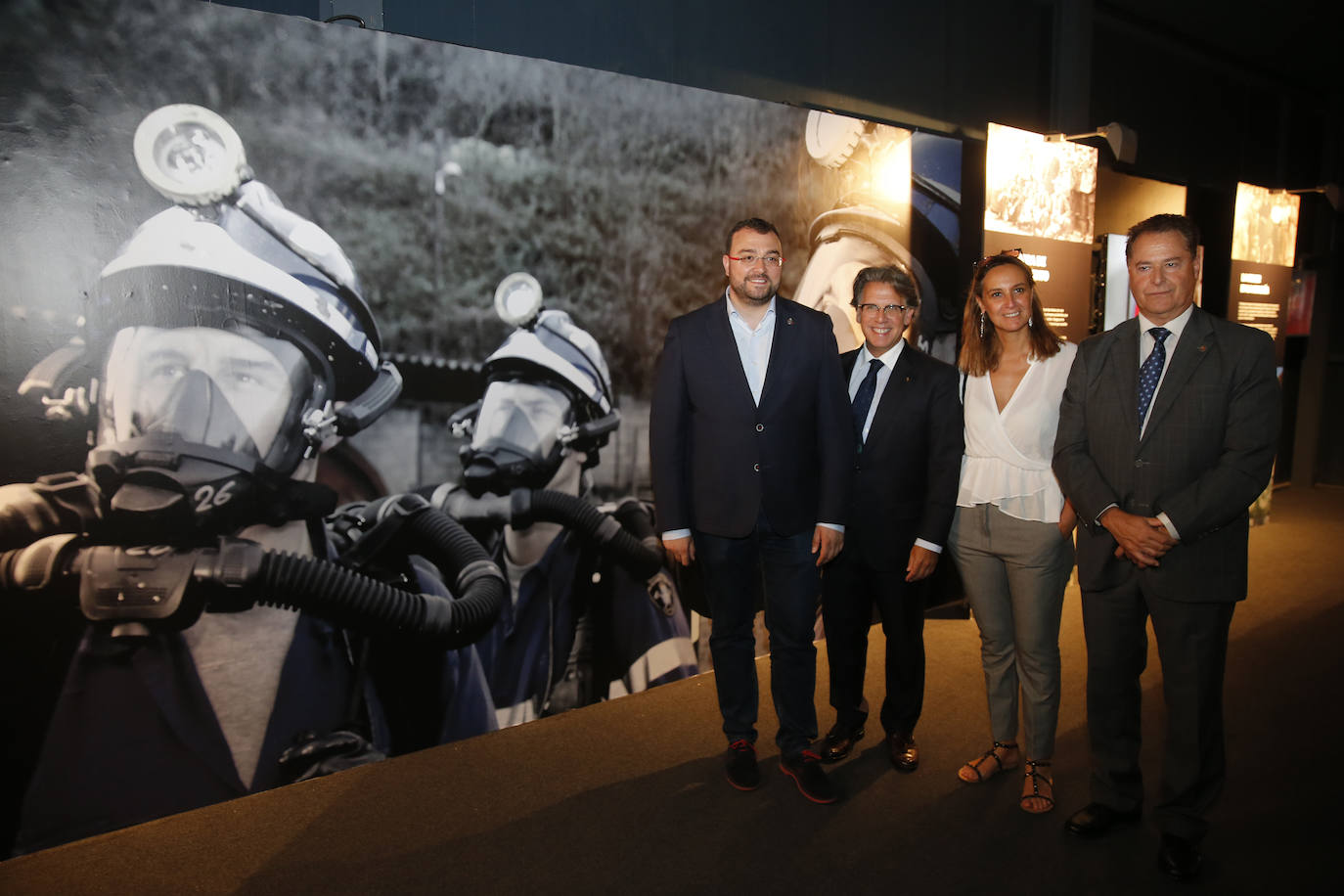 El presidente del Principado, Adrián Barbón, ha visitado la Feria Internacional de Muestras de Asturias que se desarrolla en el ferial Luis Adaro de Gijón. El jefe del Ejecutivo regional ha recorrido distintas exposiciones, entre ellas la de EL COMERCIO, y ha conversado con distintos representantes de la empresa y la sociedad asturianas.