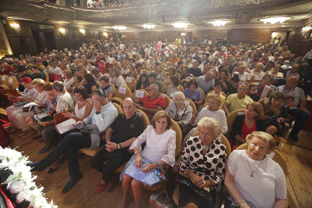 La compañía catalana consiguió una vez más divertir en el estreno de su espectáculo en el Jovellanos. 'Adiós Arturo' estará presente en la ciudad hasta el día 18 para aquellos que quieran disfrutar de una función llena de optimismo y vitalidad.