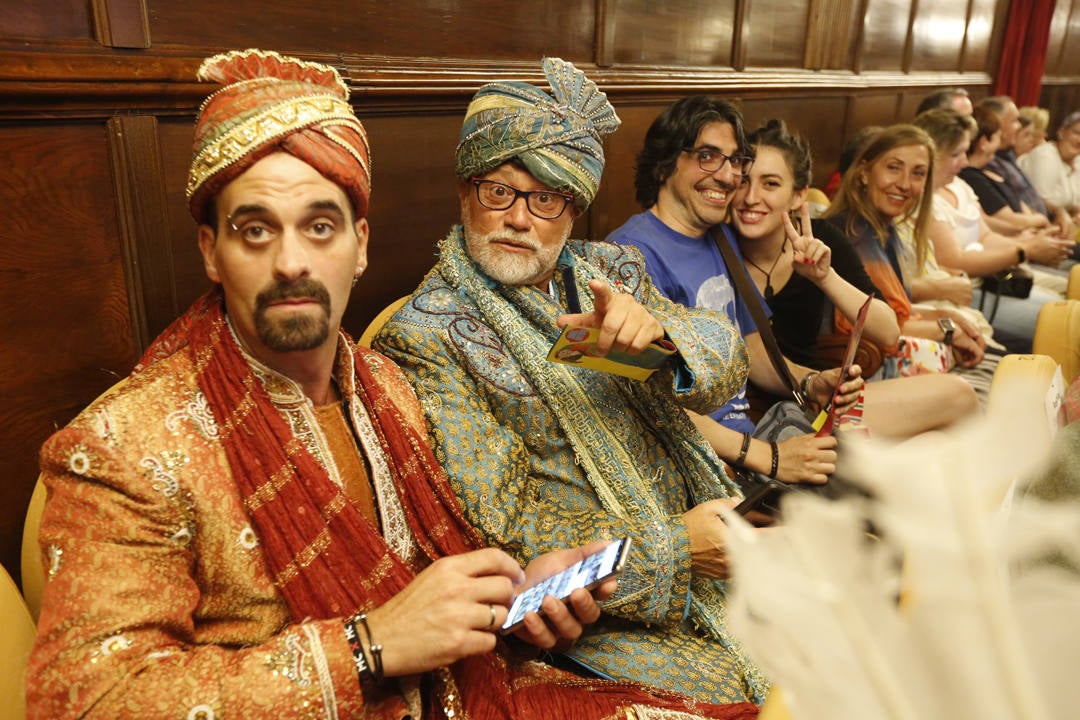 La compañía catalana consiguió una vez más divertir en el estreno de su espectáculo en el Jovellanos. 'Adiós Arturo' estará presente en la ciudad hasta el día 18 para aquellos que quieran disfrutar de una función llena de optimismo y vitalidad.