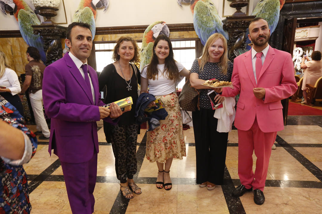 La compañía catalana consiguió una vez más divertir en el estreno de su espectáculo en el Jovellanos. 'Adiós Arturo' estará presente en la ciudad hasta el día 18 para aquellos que quieran disfrutar de una función llena de optimismo y vitalidad.