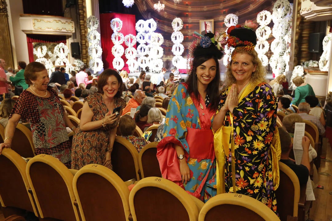 La compañía catalana consiguió una vez más divertir en el estreno de su espectáculo en el Jovellanos. 'Adiós Arturo' estará presente en la ciudad hasta el día 18 para aquellos que quieran disfrutar de una función llena de optimismo y vitalidad.