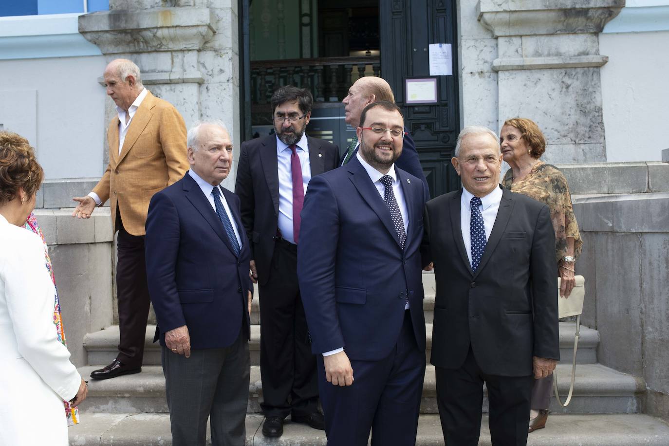 El Museo de la Emigración de Colombres ha acogido un Encuentro Hispano Americano en el que representantes de la política, la empresa y la cultura de aquí y de allá han subrayado las intensas relaciones económicas que a lo largo de la historia han mantenido Asturias y América Latina. Además del presidente del Principado, Adrián Barbón, entre los asistentes se encontraba la embajadora de México en España, Roberta Lajous.