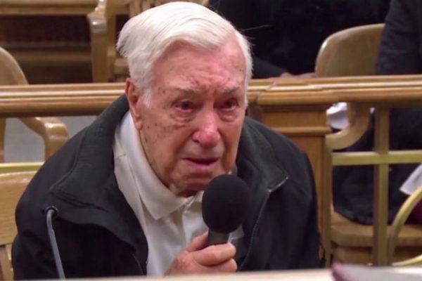 La emotiva defensa de un anciano de 96 años juzgado por exceso de velocidad