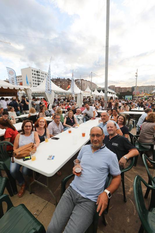 El público responde de forma masiva a la veinticinco edición del Festival de la Cerveza que permanecerá en la ciudad hasta el 14 de agosto