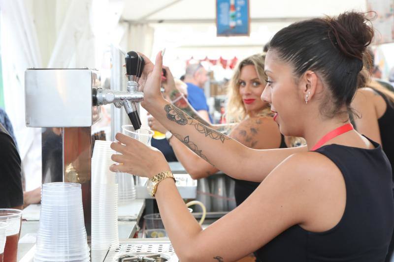 El público responde de forma masiva a la veinticinco edición del Festival de la Cerveza que permanecerá en la ciudad hasta el 14 de agosto