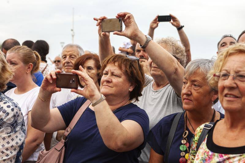 Fotos: Las gaitas toman el Muro de Gijón