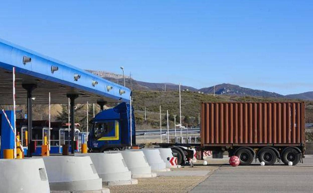 Los transportistas asturianos consideran «realista» la rebaja añadida del peaje el Huerna para los camiones