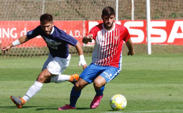 El Sporting B se impone al Marino en superioridad numérica