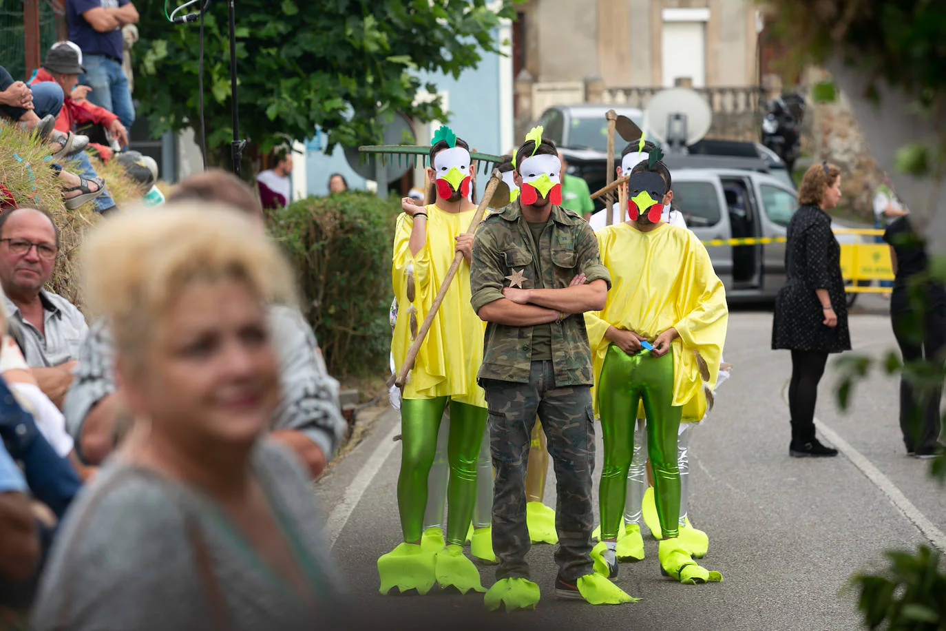 Miles de personas han disfrutado del gran desfile de carrozas de Valdesoto, una cita llena de color y diversión.