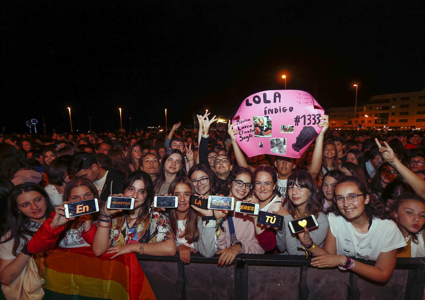 La cantante y bailarina se metió en el bolsillo al público gijonés, al ritmo de 'Yo ya no quiero ná' y 'Mujer bruja'. 