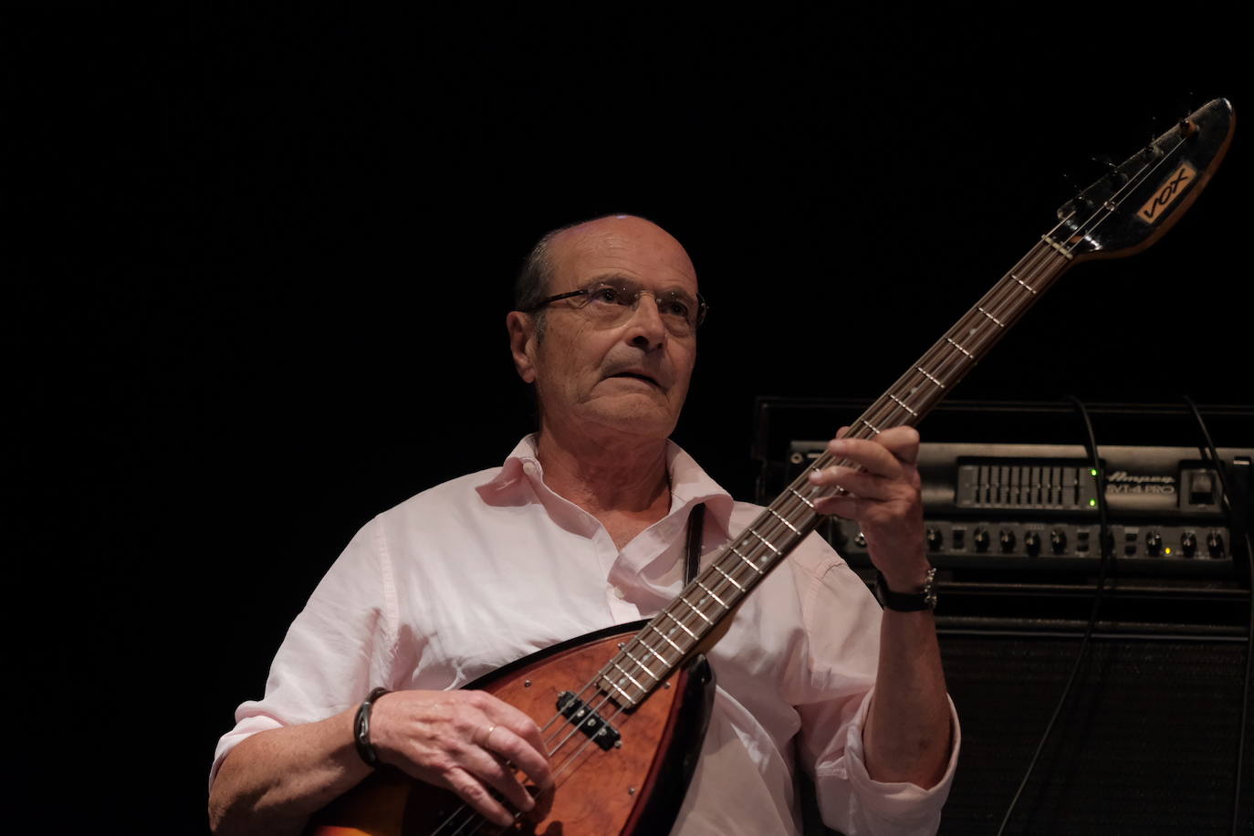 El mítico grupo asturiano recordó al numeroso público asistente que aún tienen mecha para seguir en los escenarios.