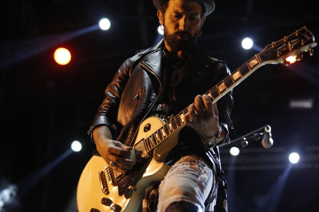 La banda, que ocupa un hueco privilegiado en la historia del rock en nuestro país, repasó sus míticos temas ante un público gijonés entregado.