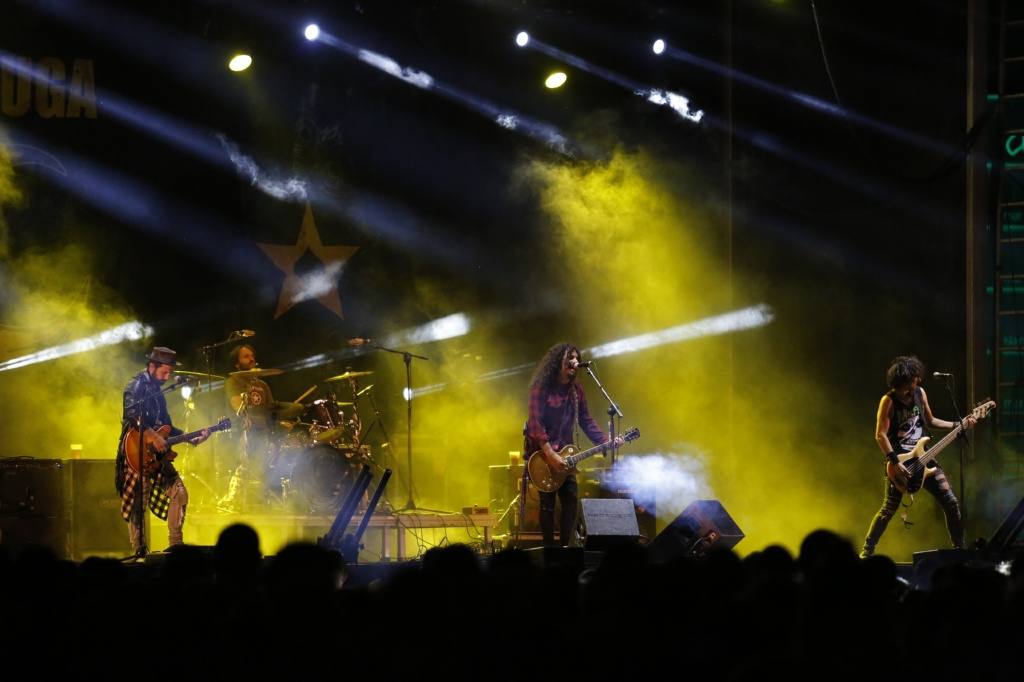 La banda, que ocupa un hueco privilegiado en la historia del rock en nuestro país, repasó sus míticos temas ante un público gijonés entregado.