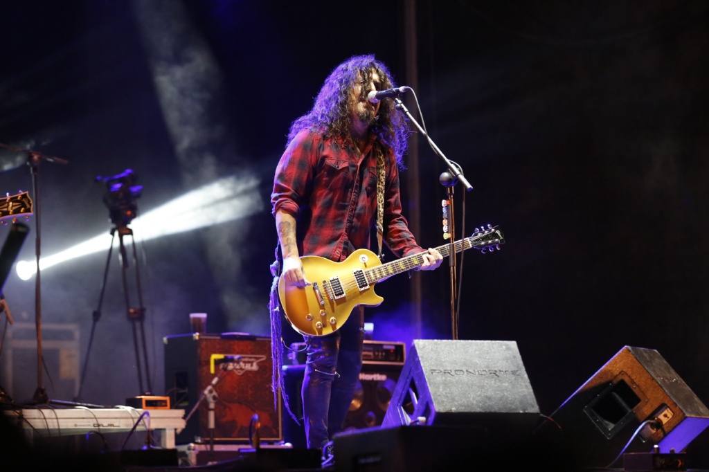 La banda, que ocupa un hueco privilegiado en la historia del rock en nuestro país, repasó sus míticos temas ante un público gijonés entregado.