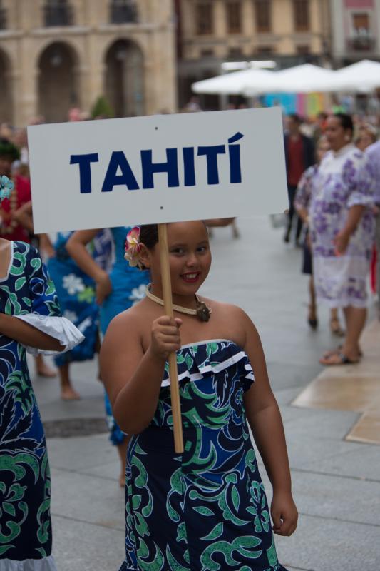 Grupos de cinco países, España, Argentina, Serbia, Tahutí y Sri Lanka participan en el Festival Folclórico Internacional de Avilés, donde protagonizan desfiles y dos galas.