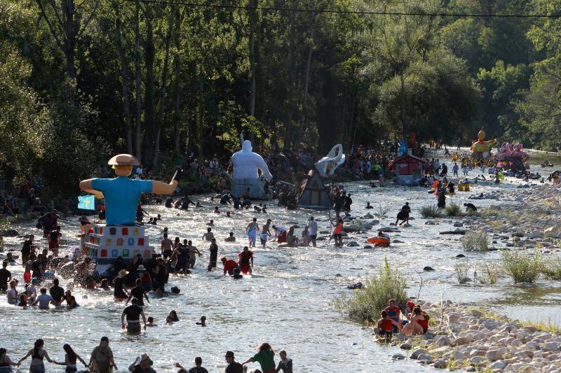 Cientos de personas se dan cita en una de las fiestas más populares del verano asturiano. 