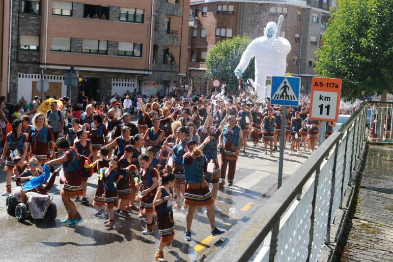 Cientos de personas se dan cita en una de las fiestas más populares del verano asturiano.