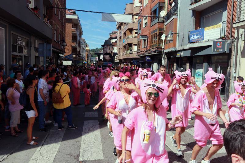 Cientos de personas se dan cita en una de las fiestas más populares del verano asturiano. 