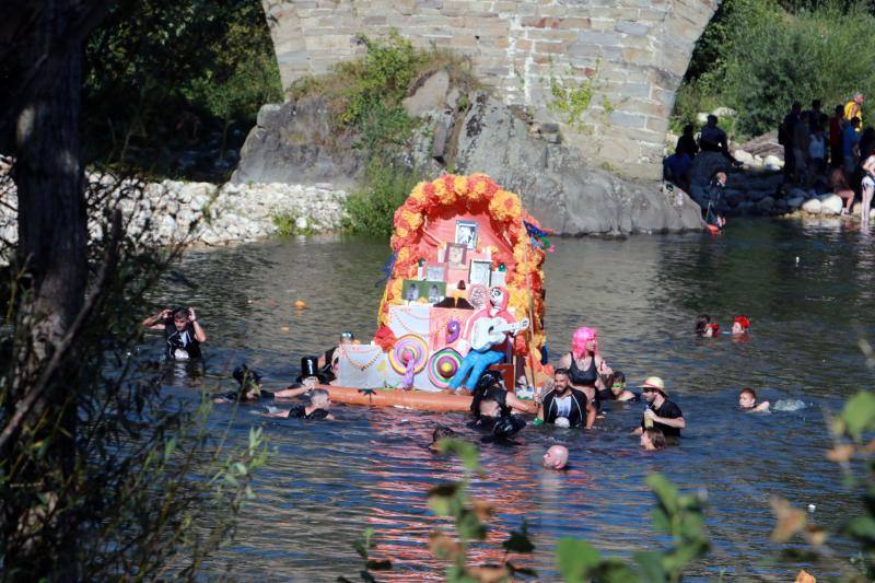 Cientos de personas se dan cita en una de las fiestas más populares del verano asturiano.