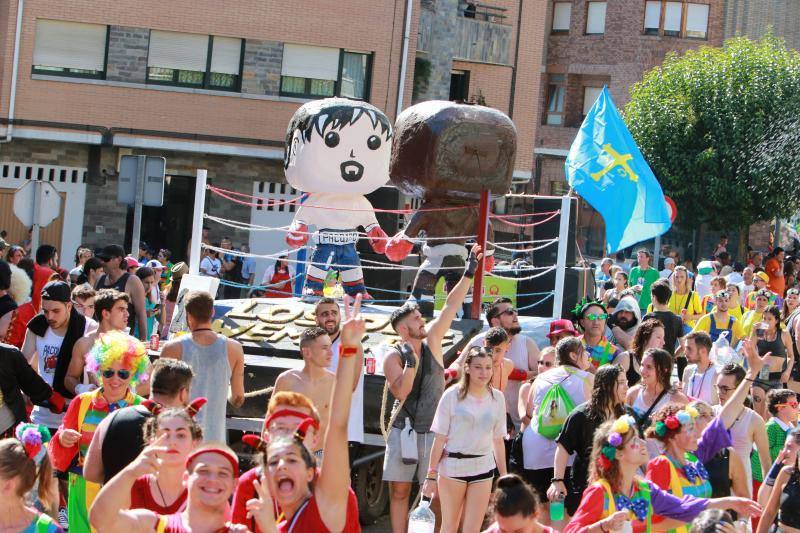 Cientos de personas se dan cita en una de las fiestas más populares del verano asturiano.