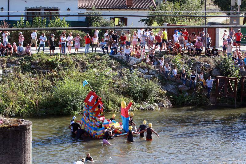 Cientos de personas se dan cita en una de las fiestas más populares del verano asturiano.