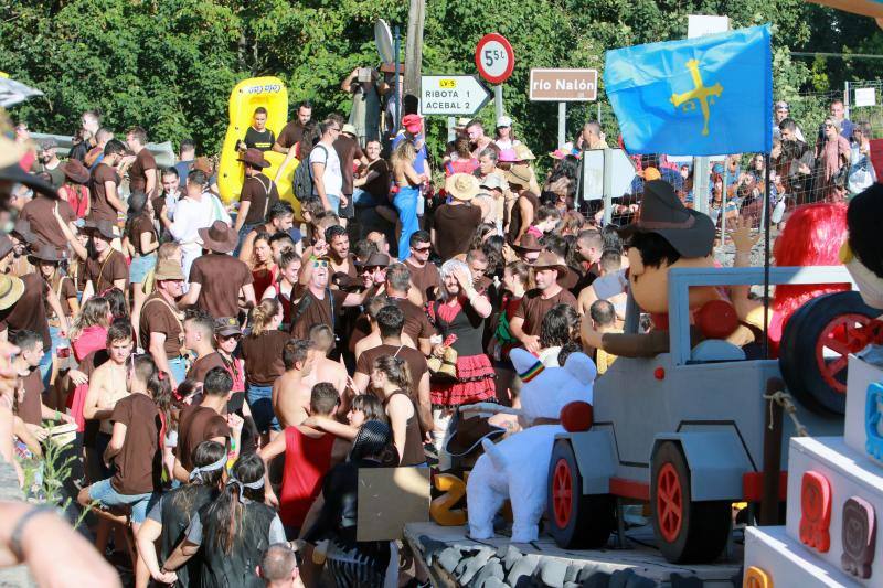 Cientos de personas se dan cita en una de las fiestas más populares del verano asturiano.