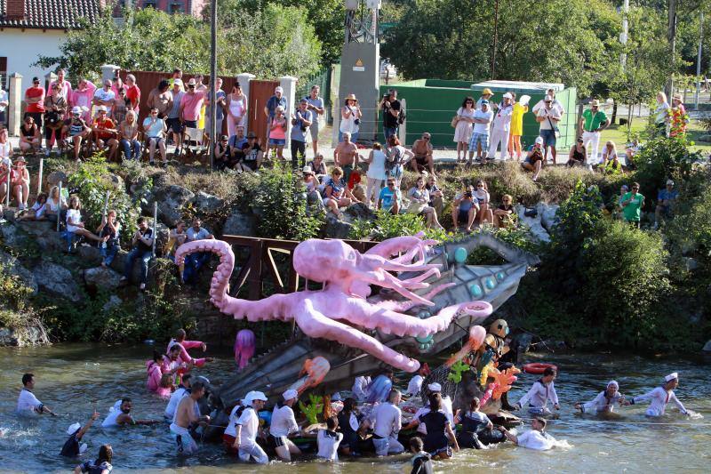 Cientos de personas se dan cita en una de las fiestas más populares del verano asturiano.